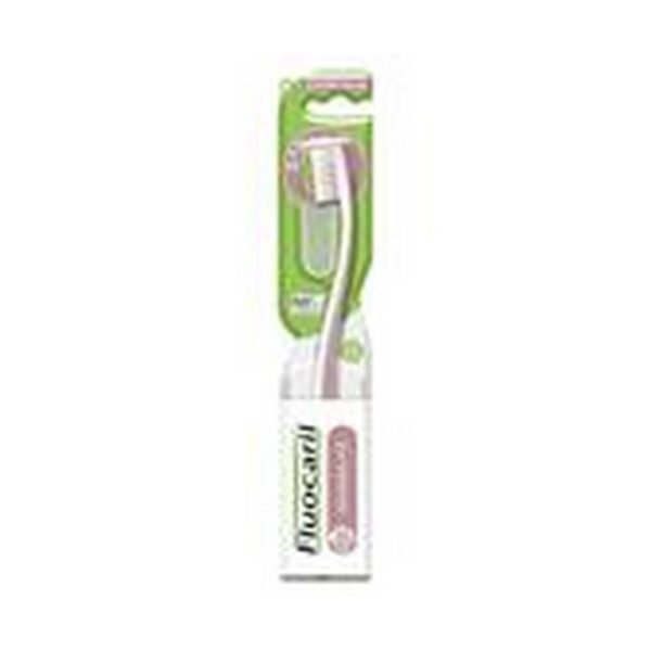 Its small head is designed for precise and gentle brushing even in hard-to-reach areas.