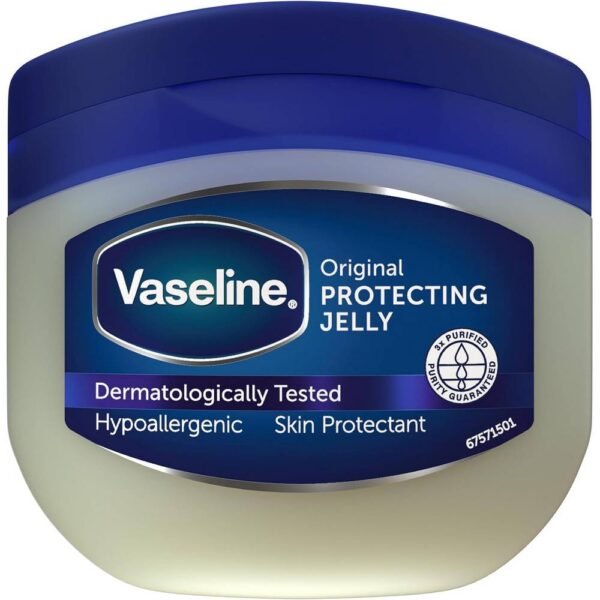 Vaselina Original Jelly Anti-Aging 50 ml es hipoalergénica y ayuda a curar la piel seca, dañada y agrietada, mantiene la piel hidratada creando una barrera protectora y reteniendo la humedad.