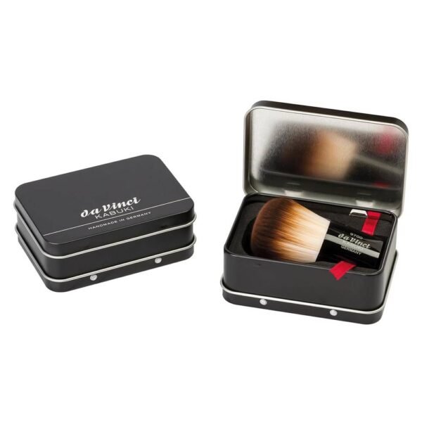 Da Vinci Kabuki Powder Brush 9700 in A Metal Travel Box is a large, soft brush with a rounded design that provides an even and natural application.